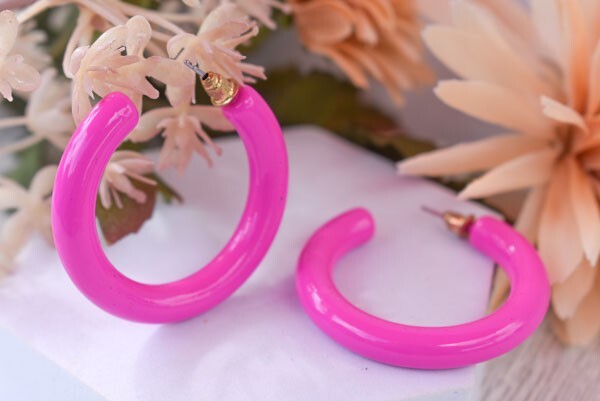 Approx 1.5″ Retro Fuchsia 80’s Hot Pink Lightweight Hoop Earrings