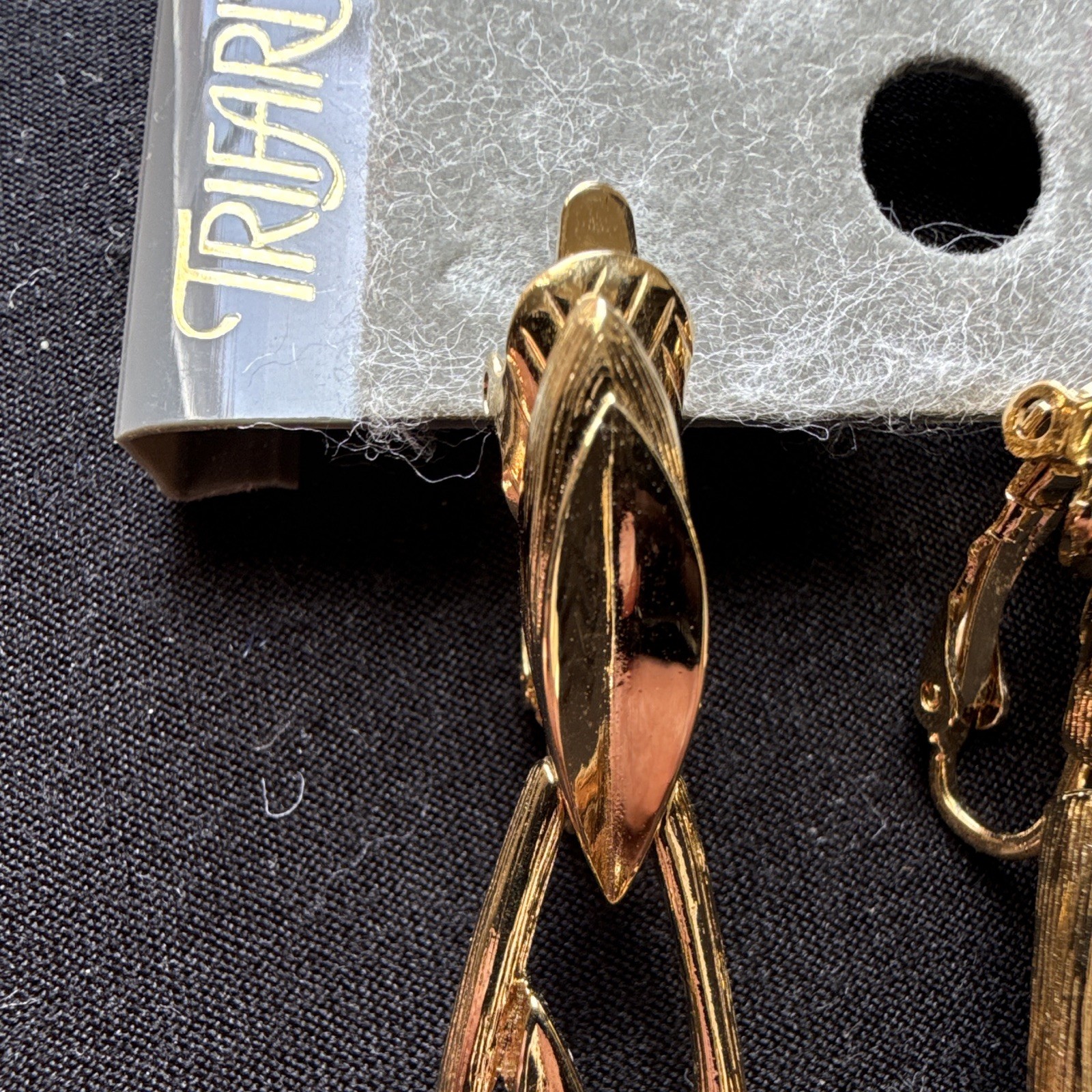 Vintage Trifari Signed Teardrop Dangle Clip-On Gold Tone Earrings