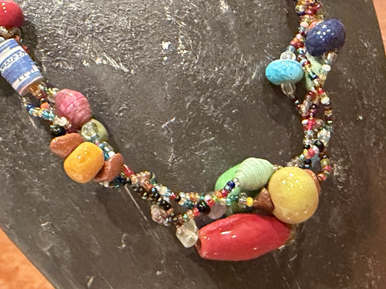 TWIST MULTI-STRAND SEED BEAD CERAMIC BEAD ROLLED PAPER 18″ Necklace TOGGLE EUC