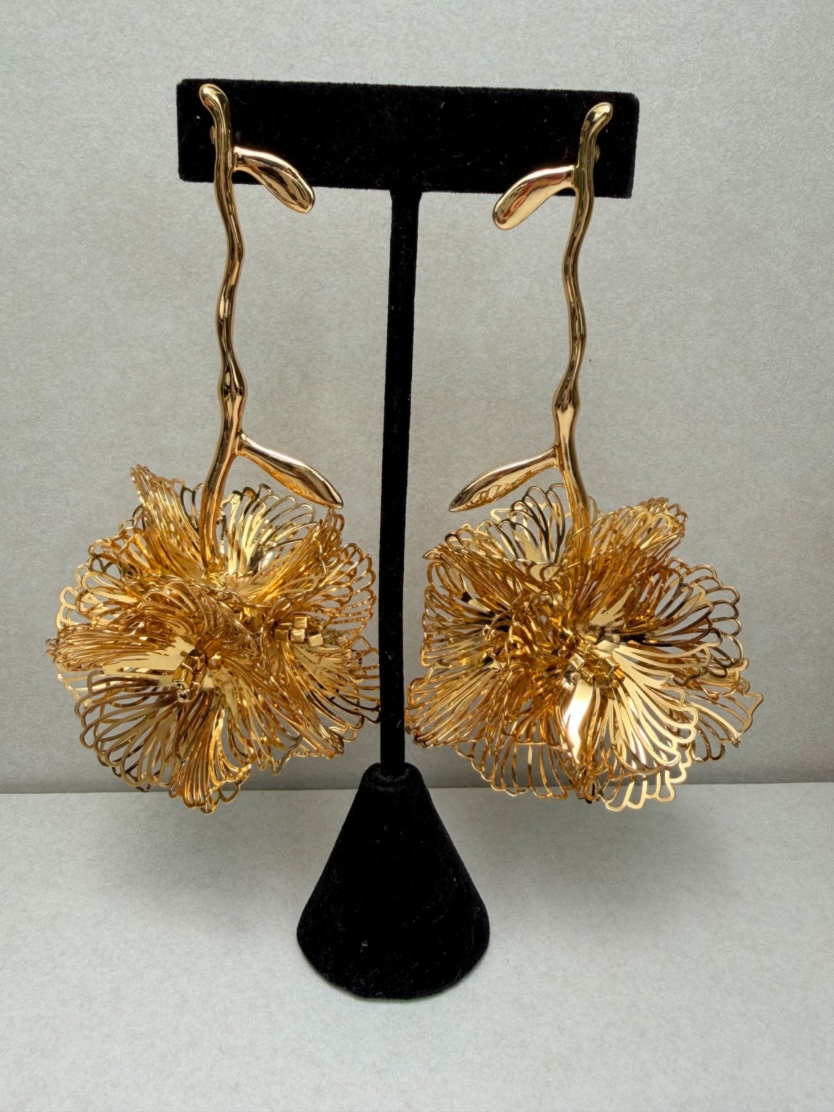 Zara Sculptural Floral Drop Earrings Gold Tone Statement NWOT Trendy