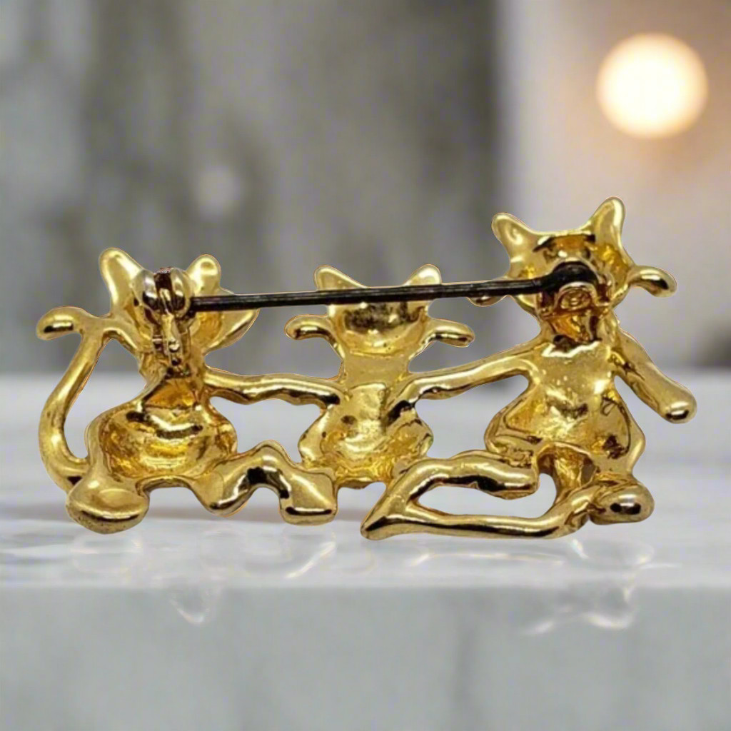 9K Gold Plated Cat Family Brooch – 4cm x 2.5cm | Cute & Elegant Feline Scarf Pin
