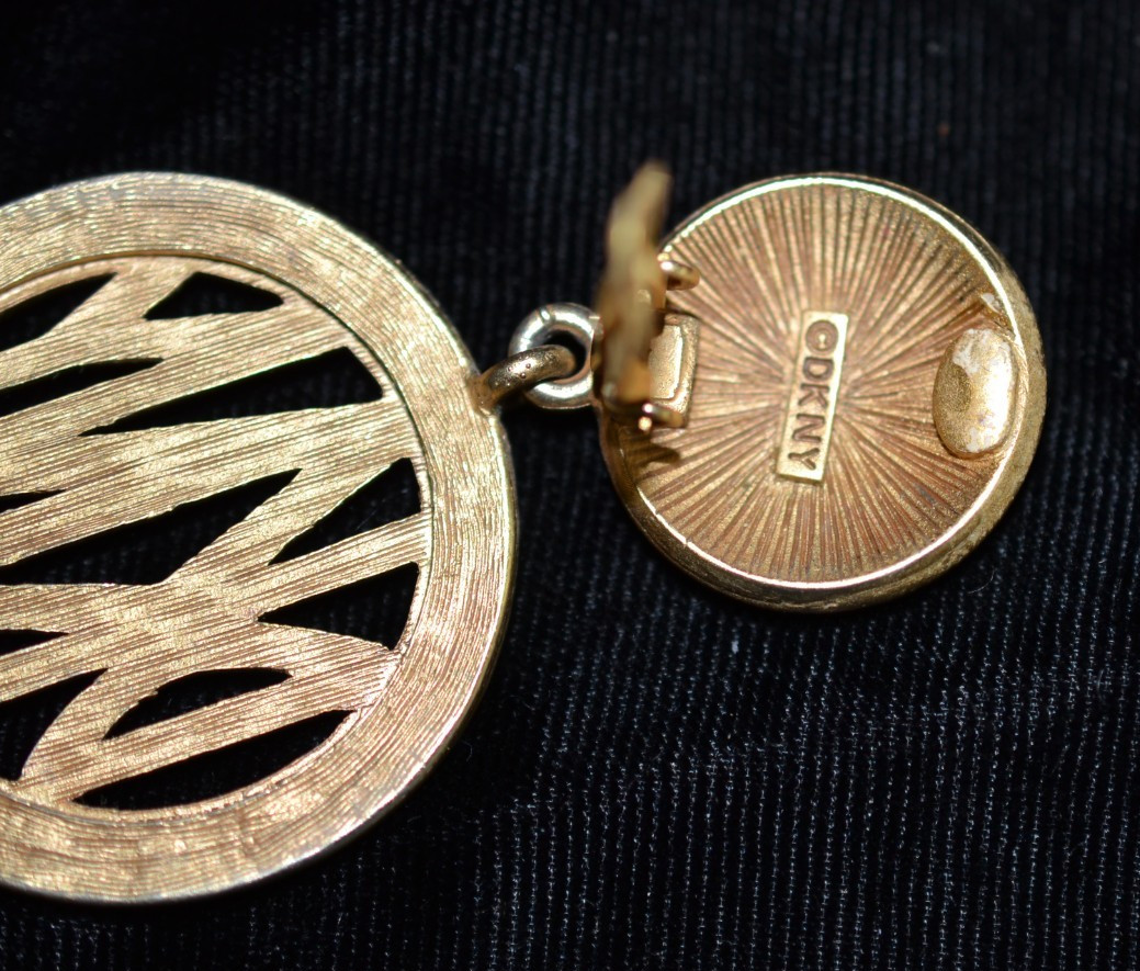 DKNY DONNA KARAN 2.5″ Matte Gold LOGO Round Clip Drop EARRINGS Vintage 1990’s
