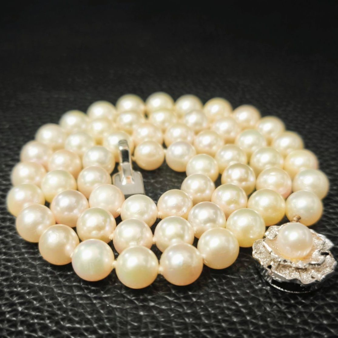 Excellent Condition Genuine Akoya Pearl Necklace 6.7mm 41cm Length Silver Chain