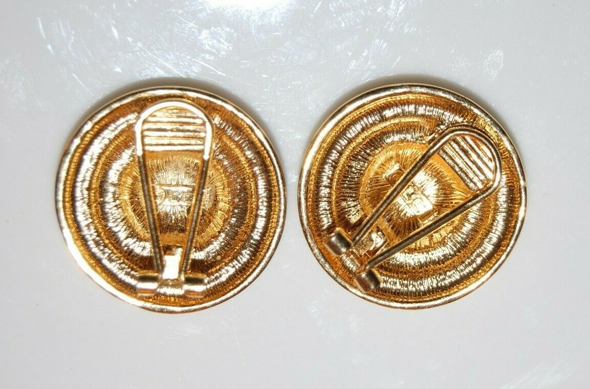 Liz Clairborne Couture Large Round Black Enamel Crest Logo Golden Clip Earrings