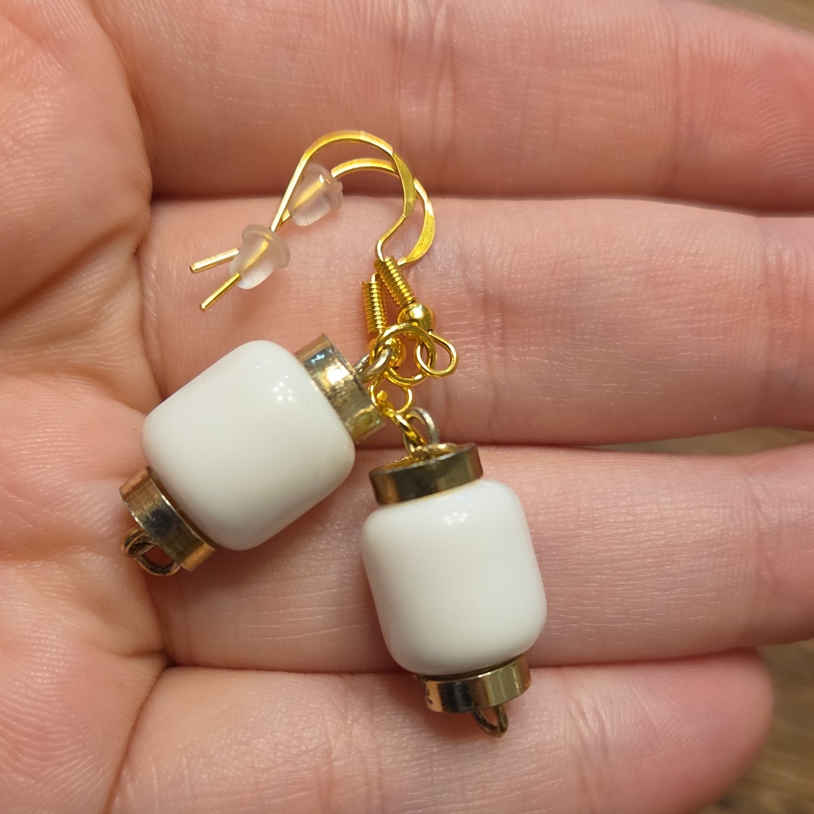Gold Tone White Cylinder Dangle Drop Hook Earrings No Stone Lobe