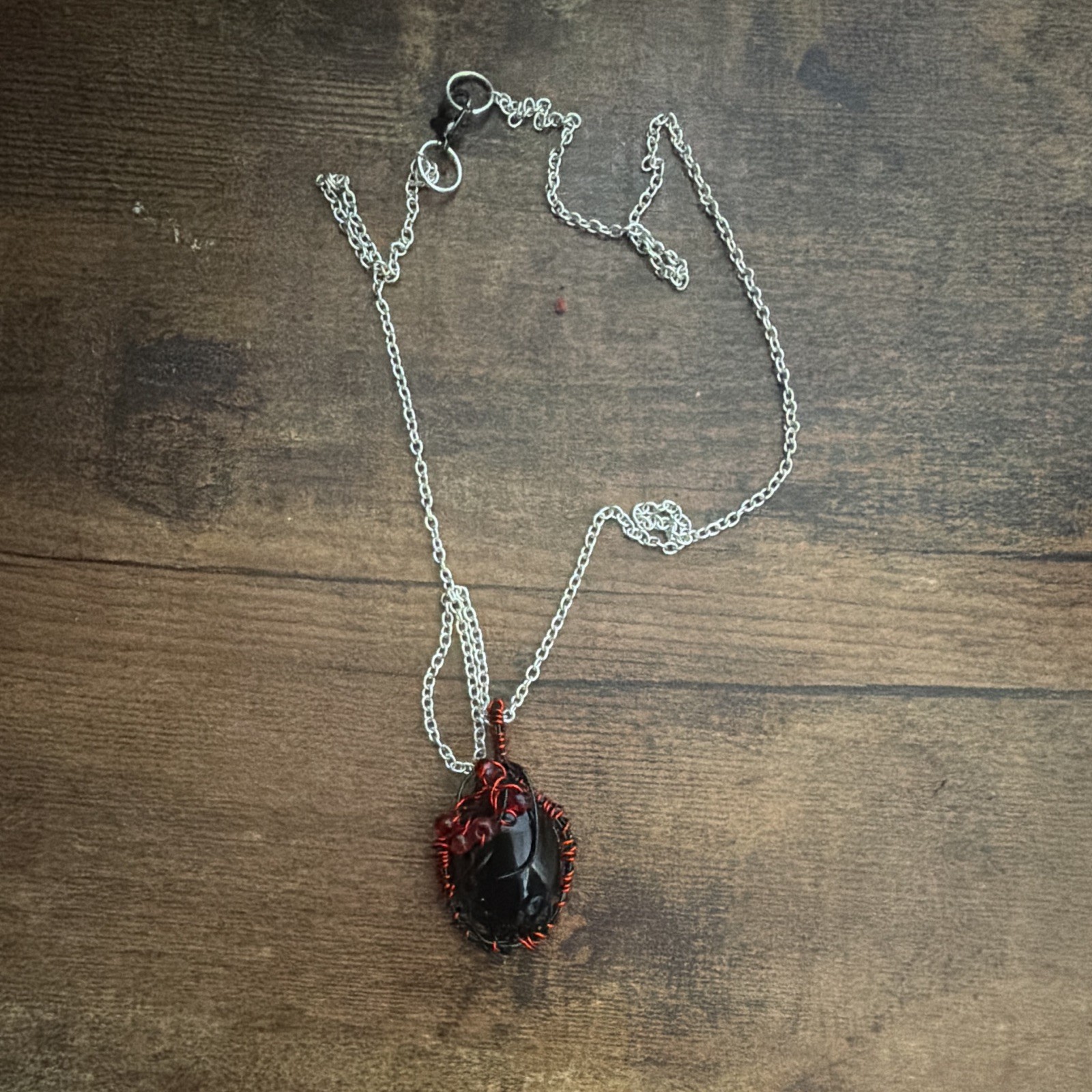 Silver Tone Cable Chain Necklace Oval Red & Black Charm Pendant Lobster
