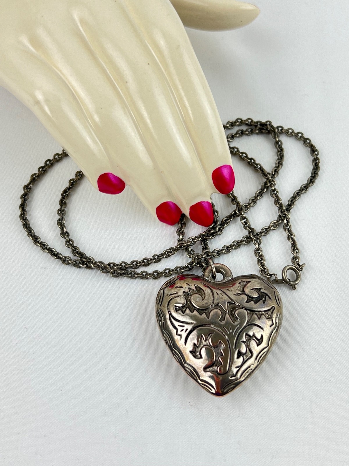 Chunky Silver Tone Leaf Embossed Puffy Heart Pendant Chain 30″ Necklace