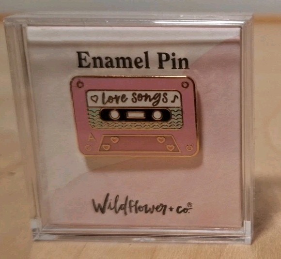 ⭐Pin Badge Cassette Tape Love Songs Retro Enamel Pin Broch Pink nostalgic⭐