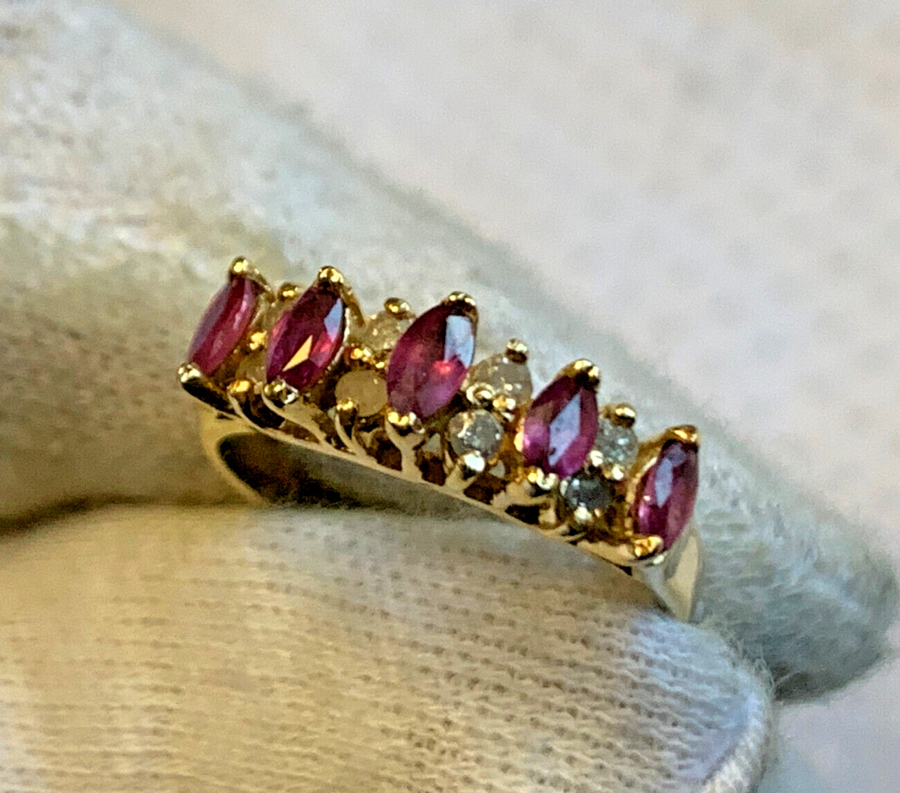 14K Yellow Gold Ring 2.5g Fine Jewelry Size 5.25 Band Ruby & Clear Color Stones