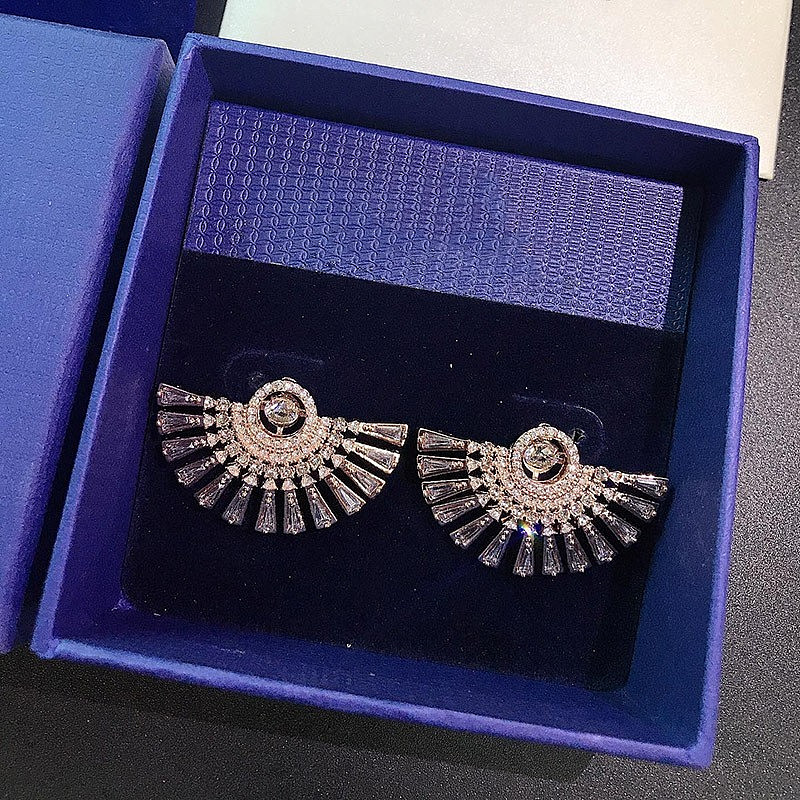 Swarovski moving heart fan-shaped earrings smart beating heart fan-shaped