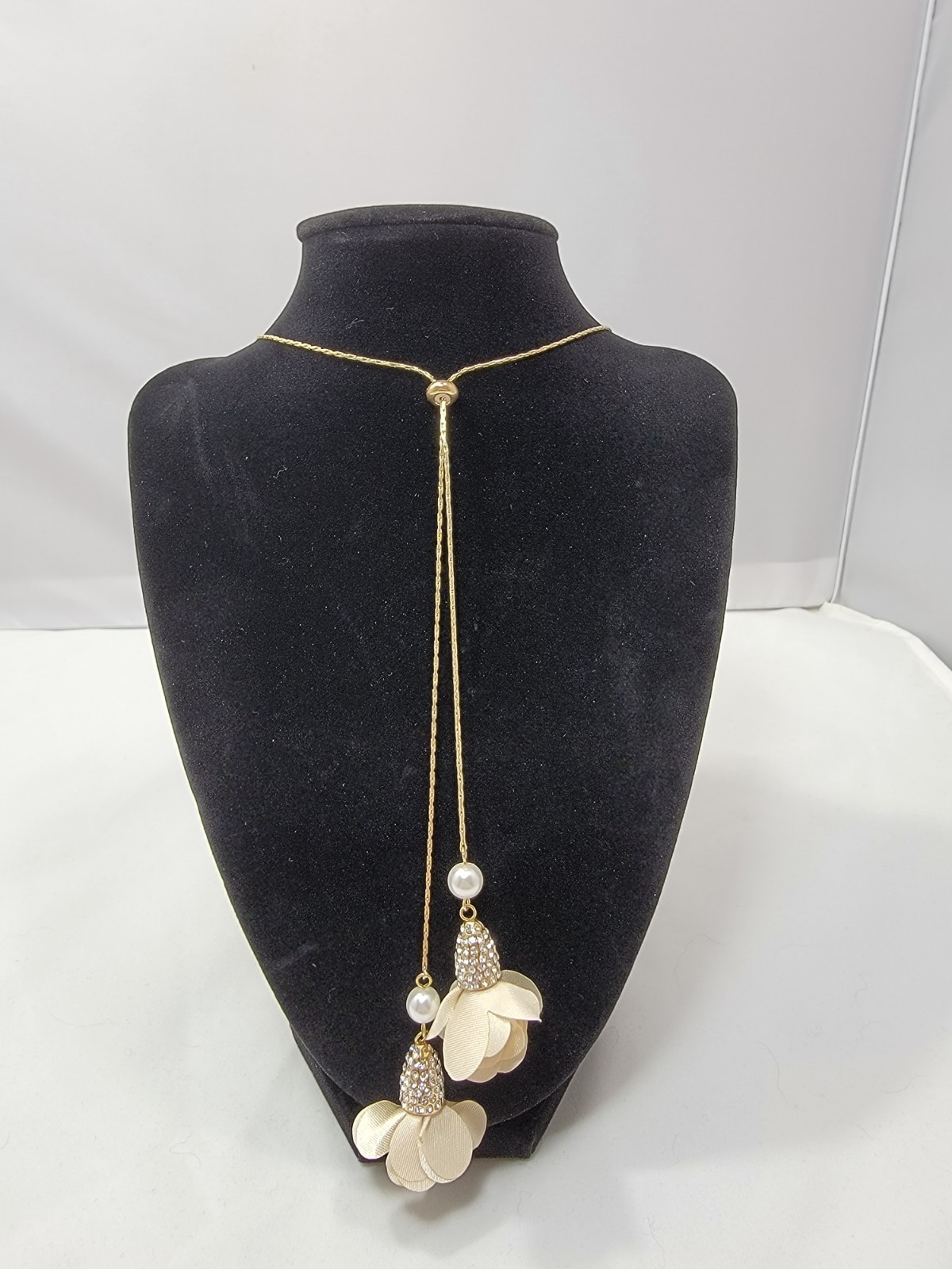 INC Fabric-Flower 37″ Lariat Necklace Beige (off white) Gold Tone NEW NWT