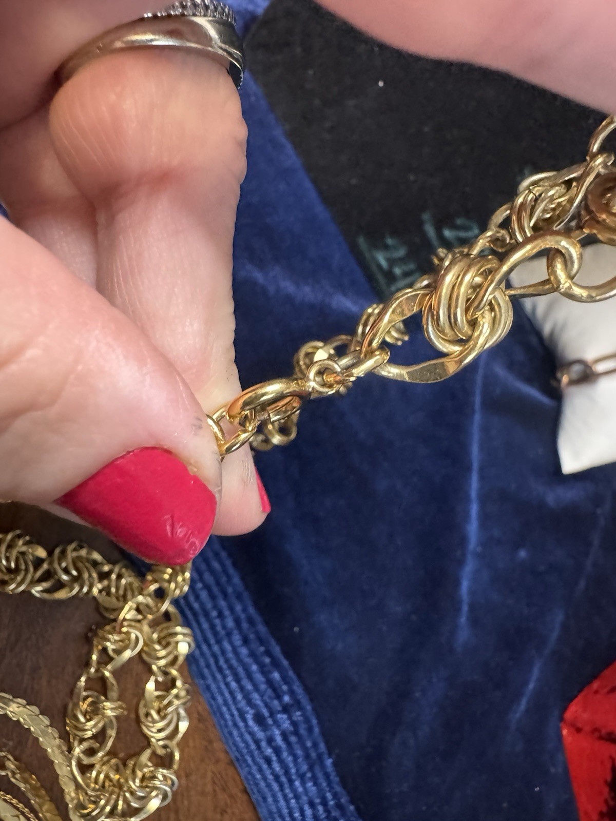 Vintage 30” Gold Tone Rosette Swirl Love Knot Link Chain Necklace Unsigned