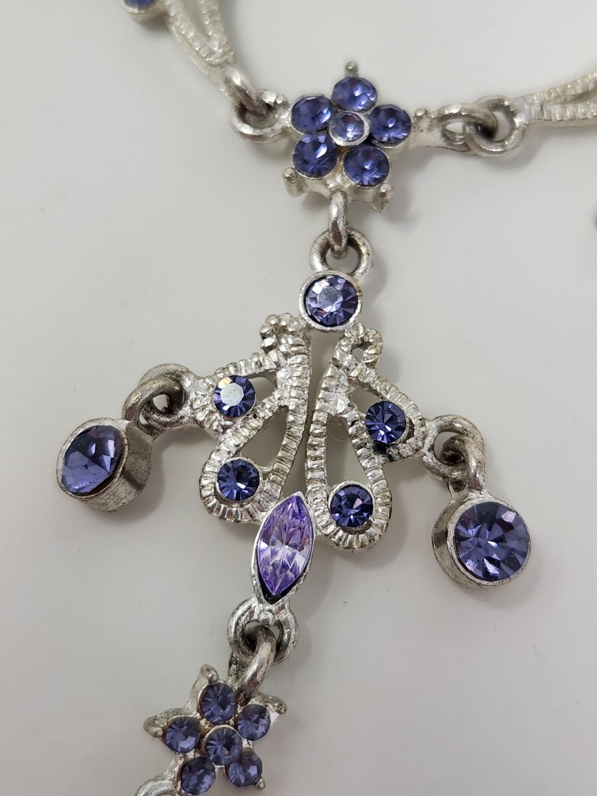 Purple Crystal Rhinestone Y-Drop Scalloped Necklace Silver Tone Fringe Dangle