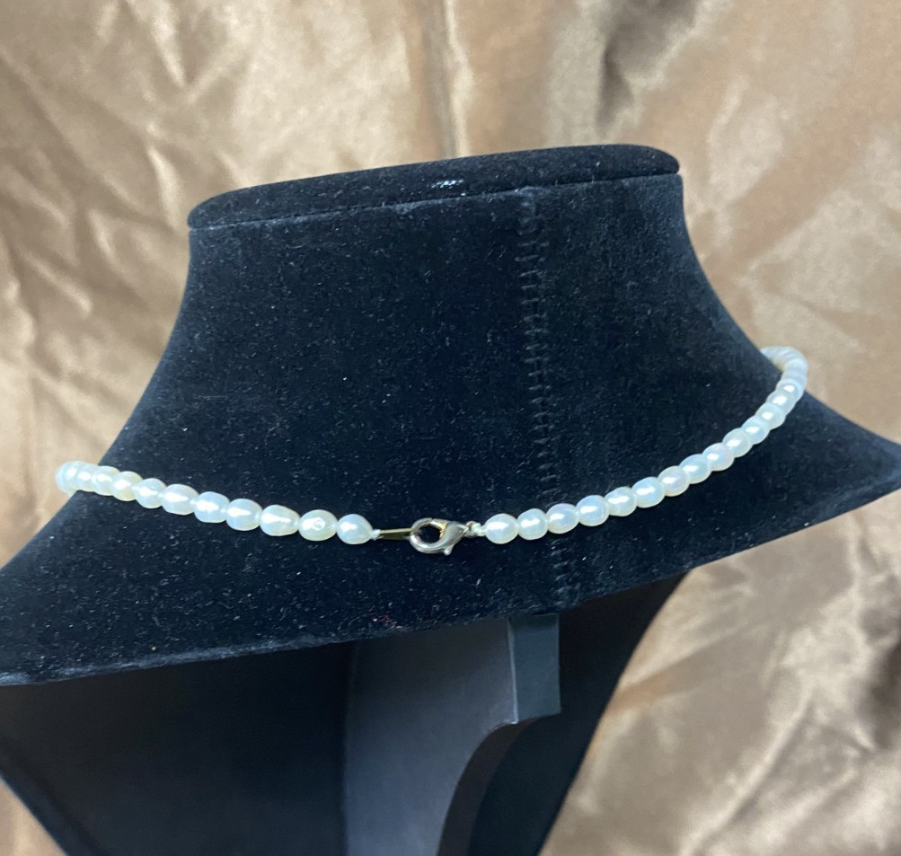 Single Strand Seed White Necklace