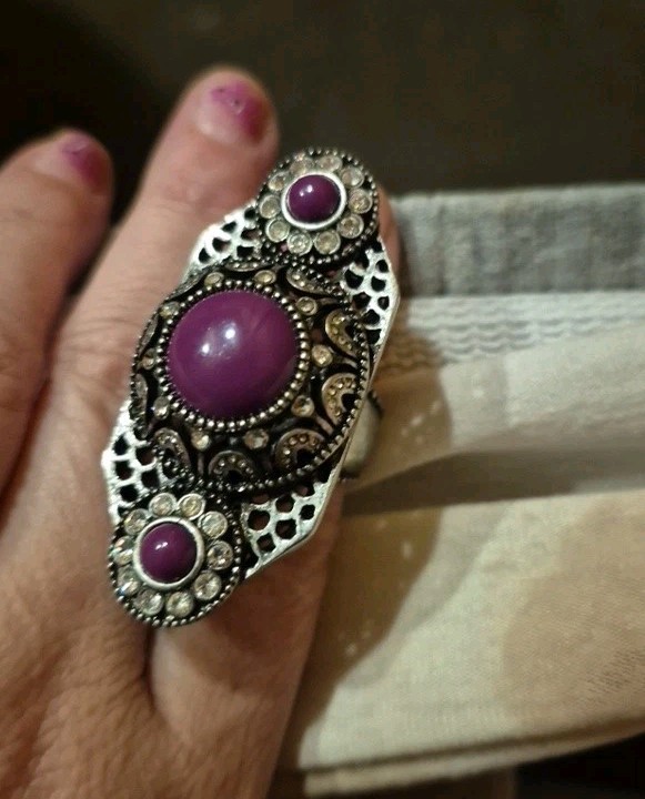 Lea Sophia Womens Ring. Purple and Silver. Size 7. Statement Piece Unique Chunky