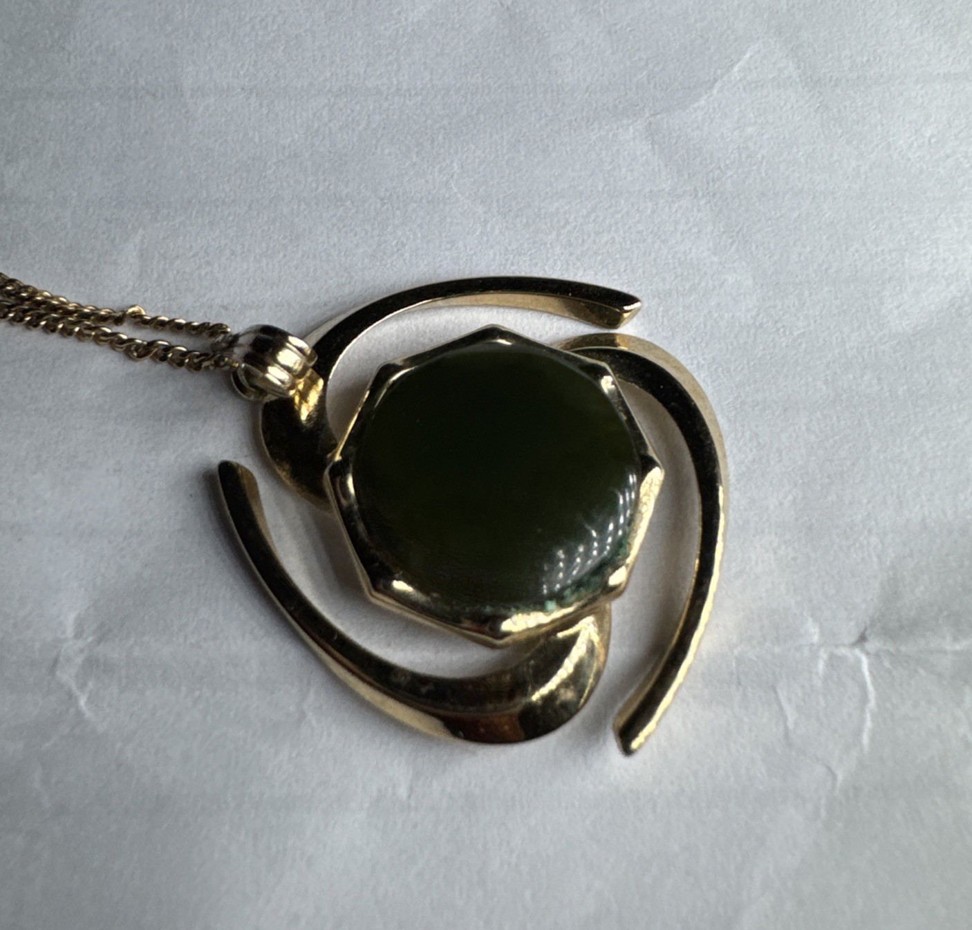 NS Green Stone Goldtone Necklace And Pendant