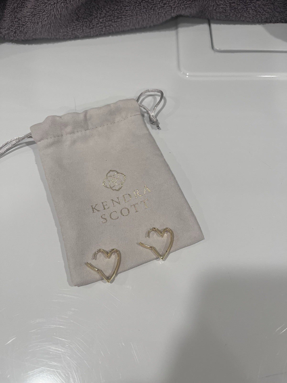 Kendra Scott Gold Metal Heart Hoop Earrings for Lobe, w/ Pouch