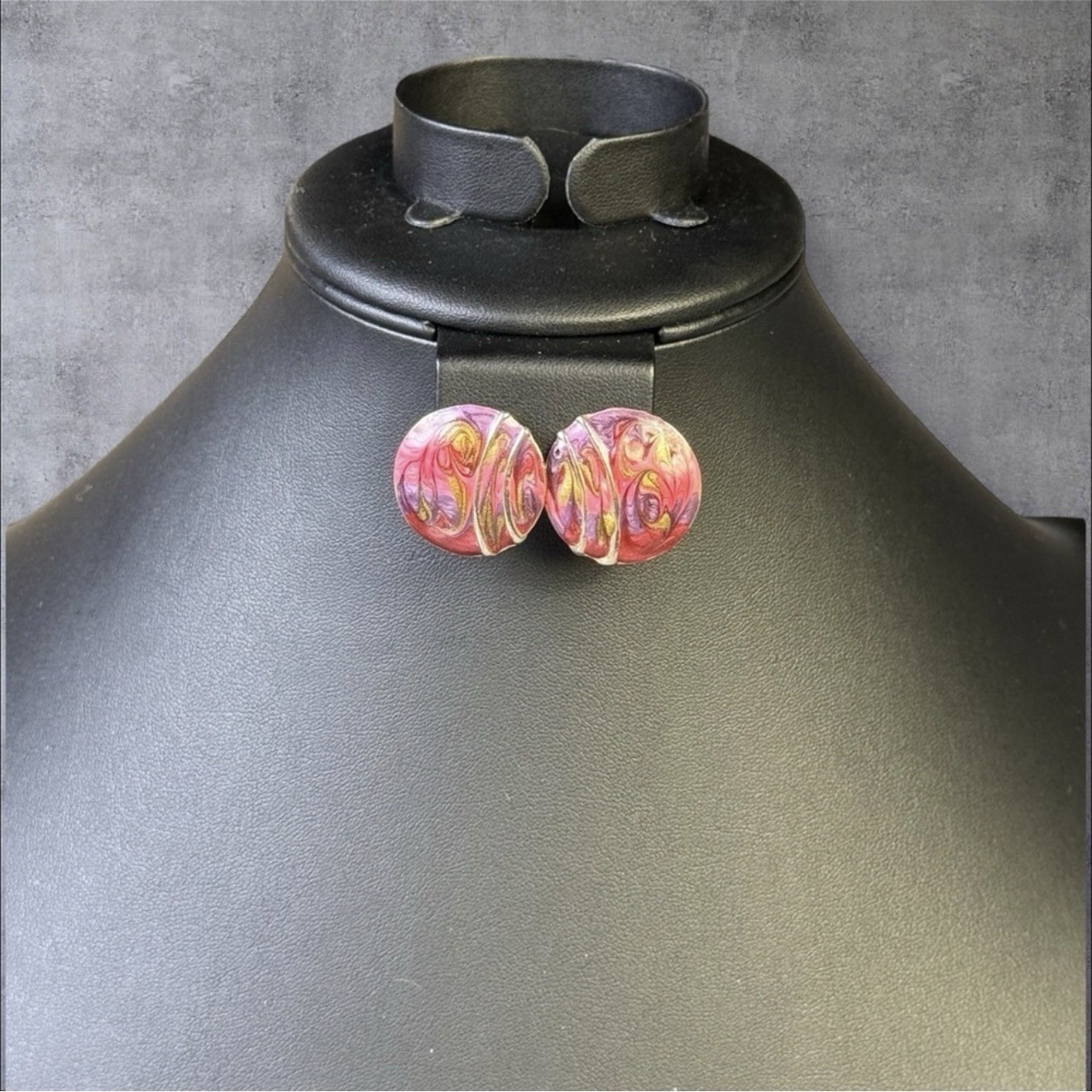 Round Pink Resin Stud Earrings Gold Tone Metal Butterfly Back Lobe