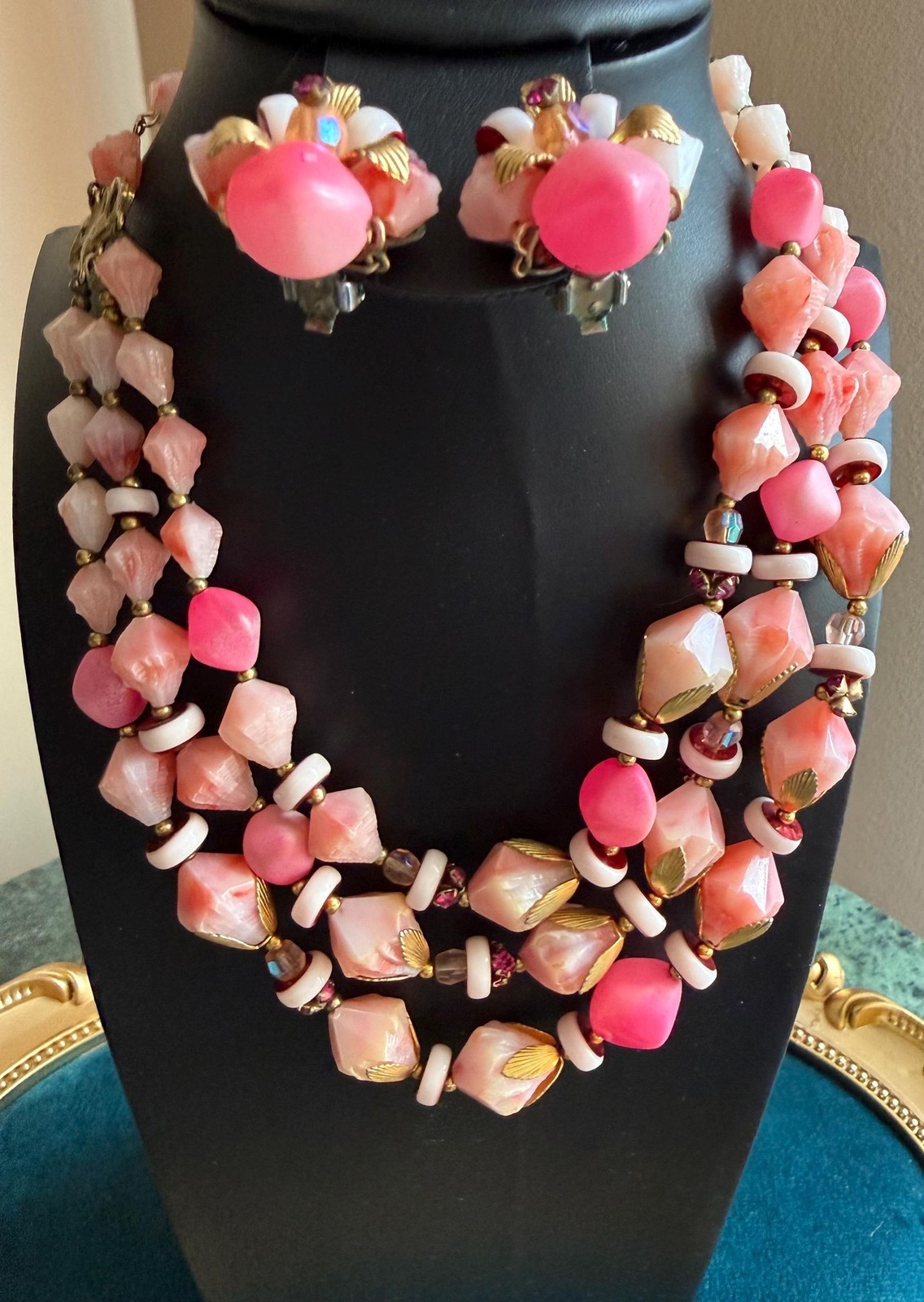Deauville Pink Lucite Necklace Set – 1950s Mid Century Demi Parure, UV Reactive