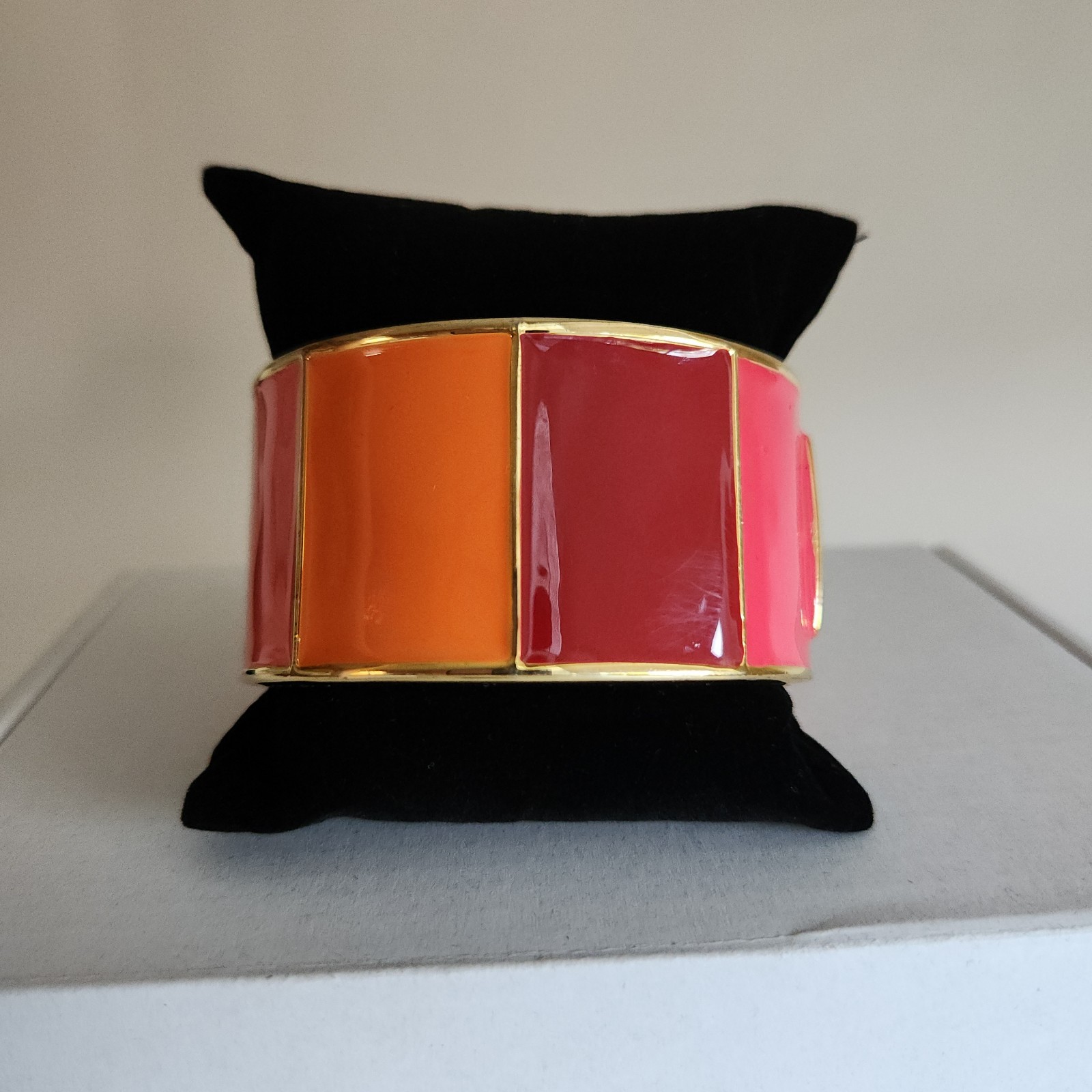 Banana Republic Color Block Bangle Bracelet | Red Orange Enamel | Gold Tone | 7″