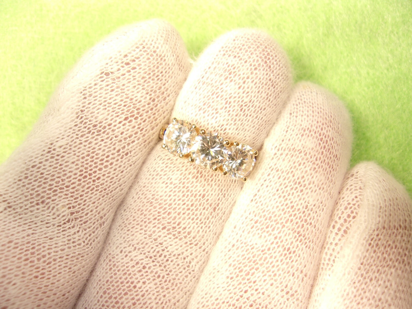GORGEOUS 14K YELLOW GOLD & 3-STONE WHITE/CLEAR CZ RING, APPROX. 6.5mm DIAMETER