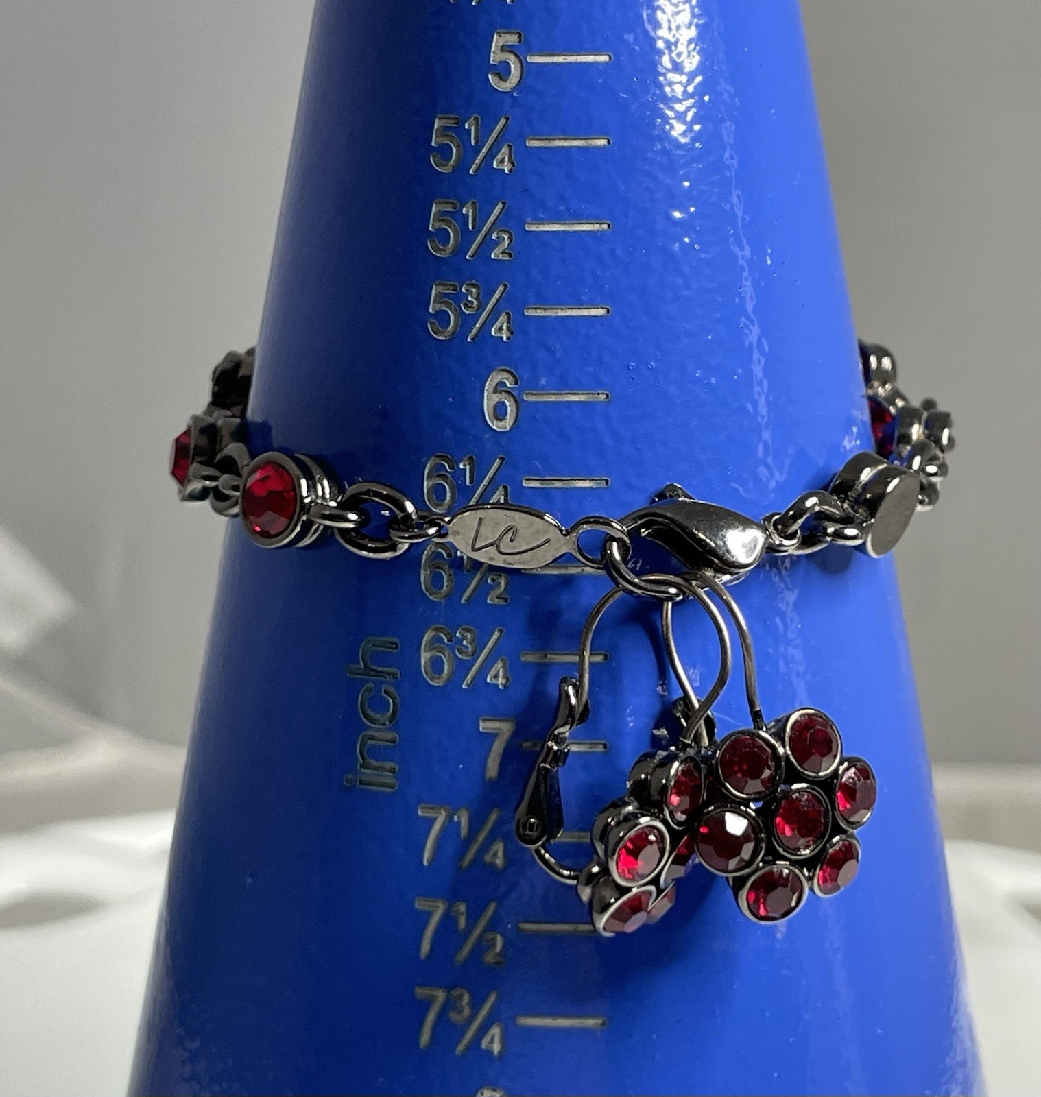 LIZ CLAIRBORNE RED Crystal Flower Cluster NECKLACE & EARRINGS Gun Metal Grey
