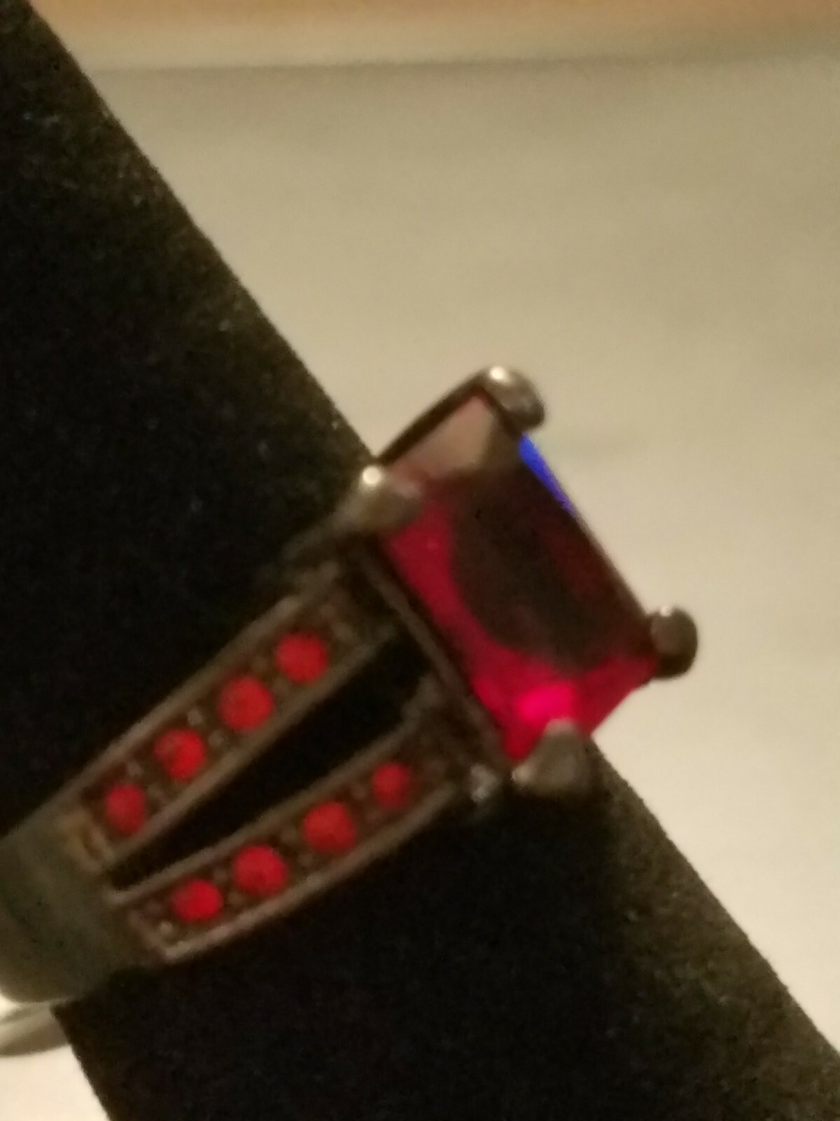 US SELLER Elegant SOLITAIRE RED RUBY SIMULATED BLACK GOLD FILLED SIZE 6.5 Ring