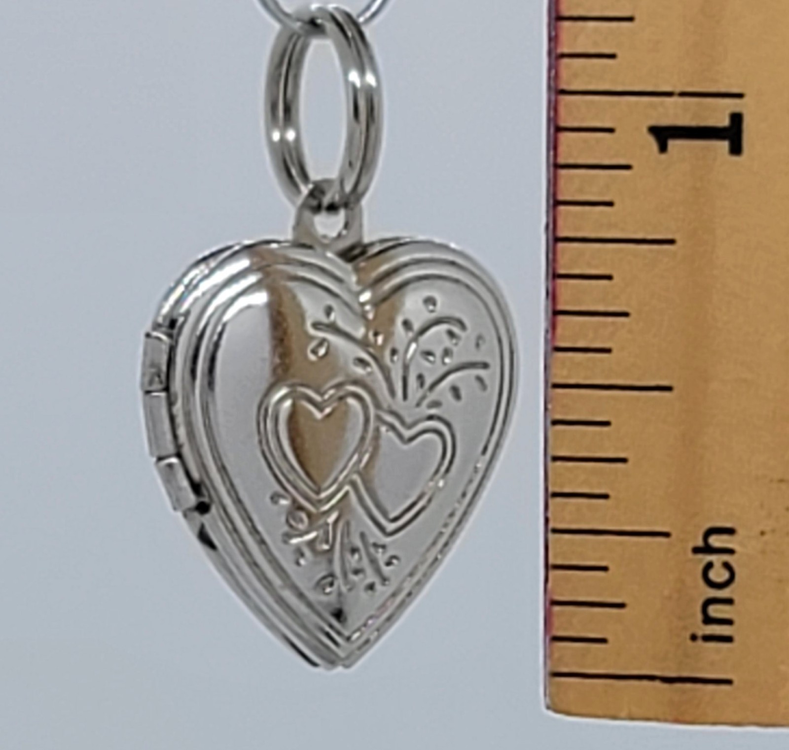 Silver Tone HEART LOCKET – Picture Photo Memory People Pet, Charm Keychain, .75″