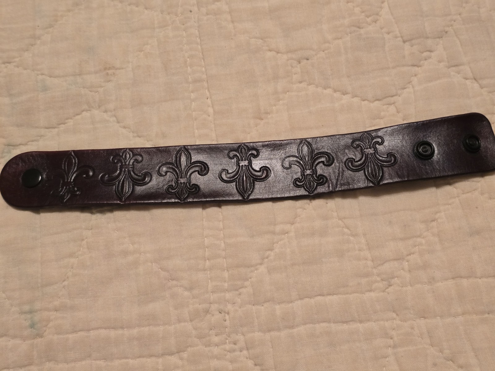 HANDMADE FLEUR DE LIS ⚜️ ⚜️⚜️ PURPLE LEATHER BRACELET