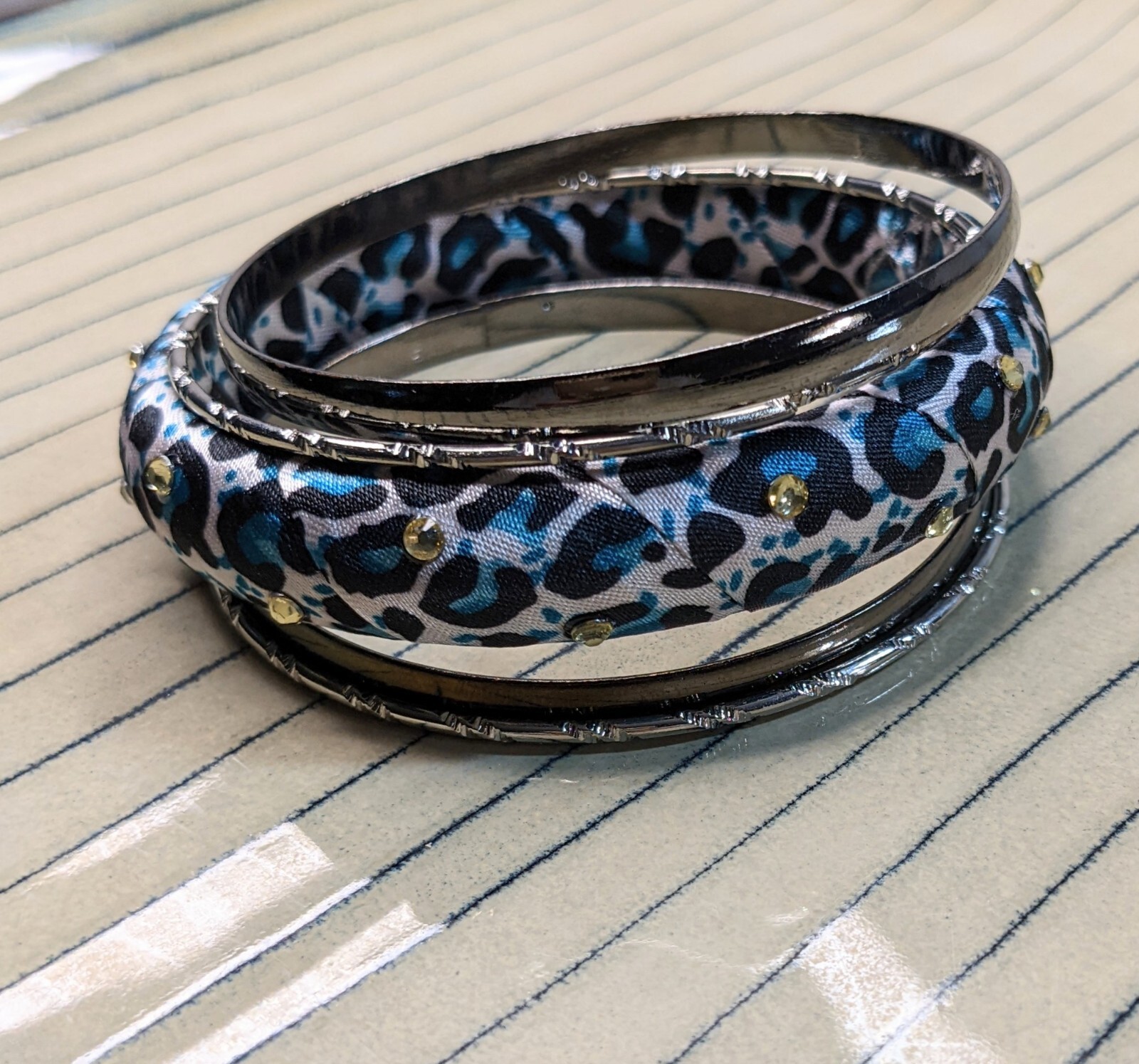 Bangle Bracelet Animal Print 50 pcs Stackable Woman Teen Wrist 2.50″ dia