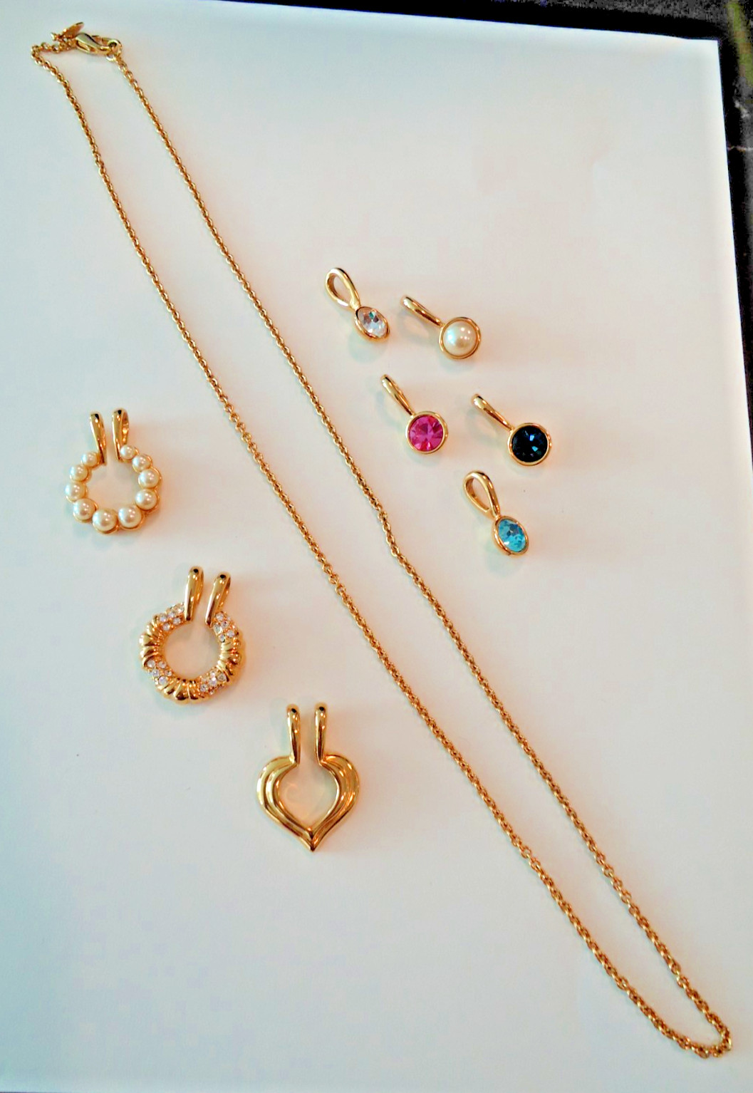 Nolan Miller Goldtone 23″ Chain Necklace Interchangeable -3 Frames & 5 Pendants