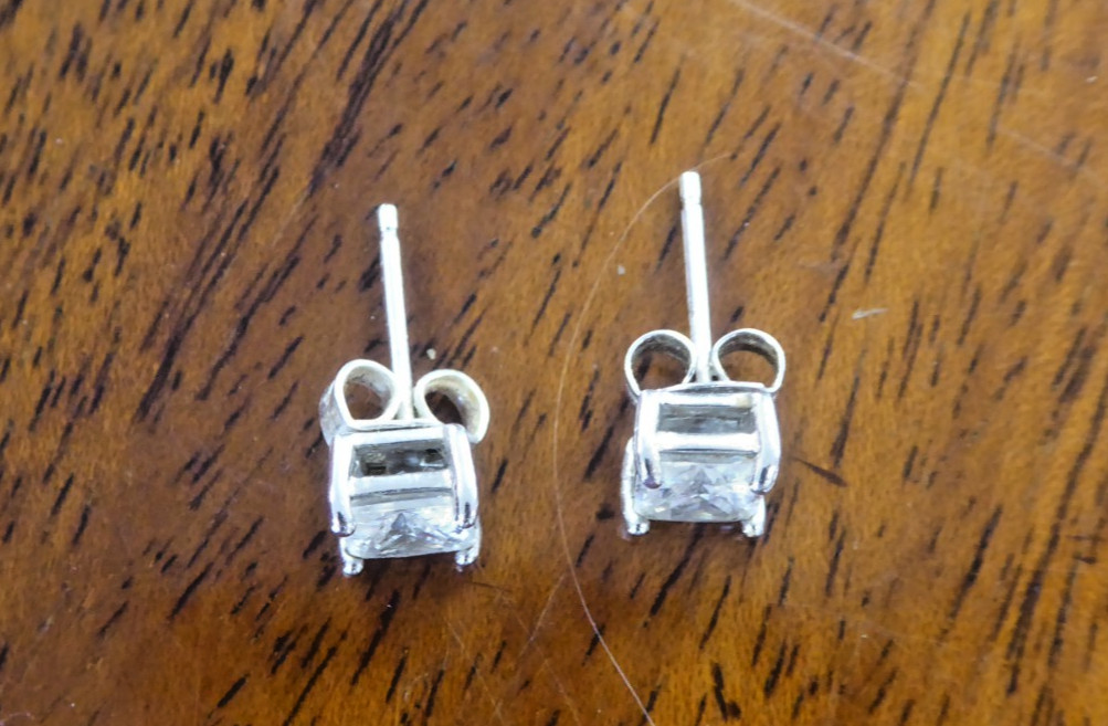 Vintage Sterling Silver 925 Cubic Zirconia Gemstone Stud Earrings 1.30g