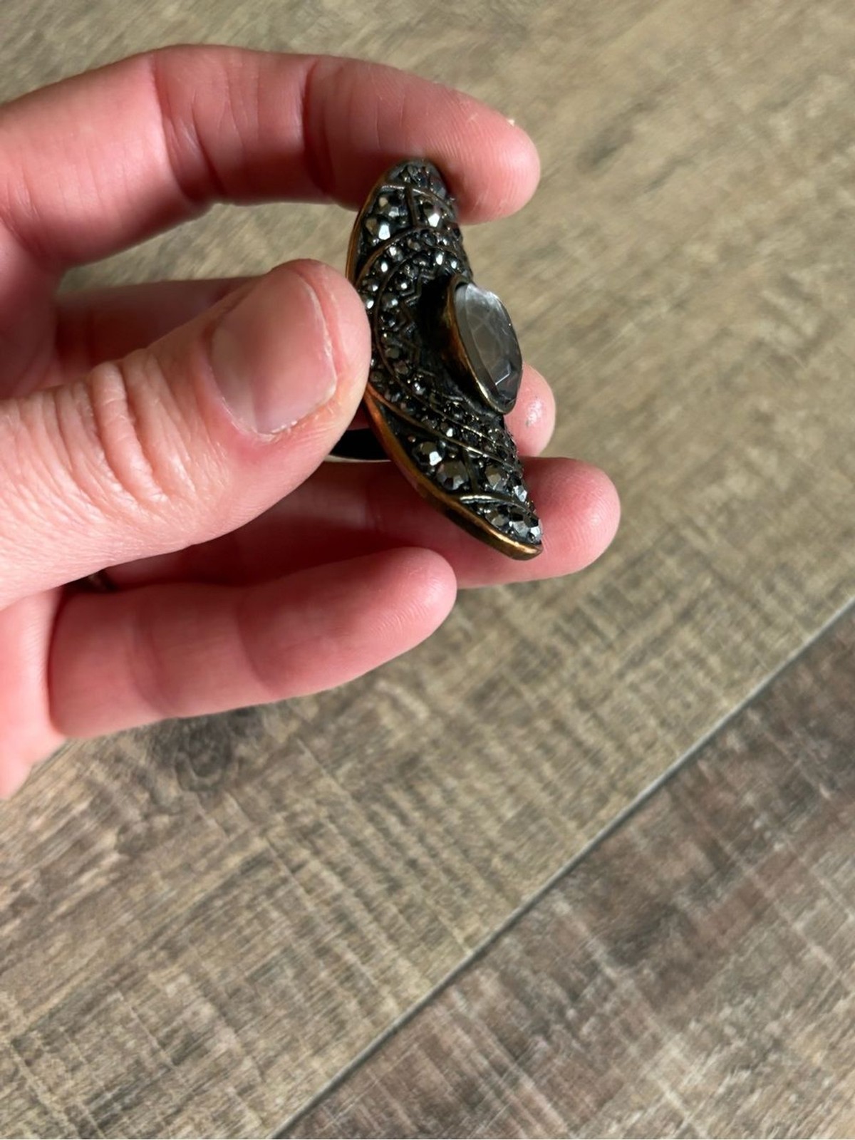 Vintage women size 13.5 dark metal black clear rhinestone statement knuckle ring
