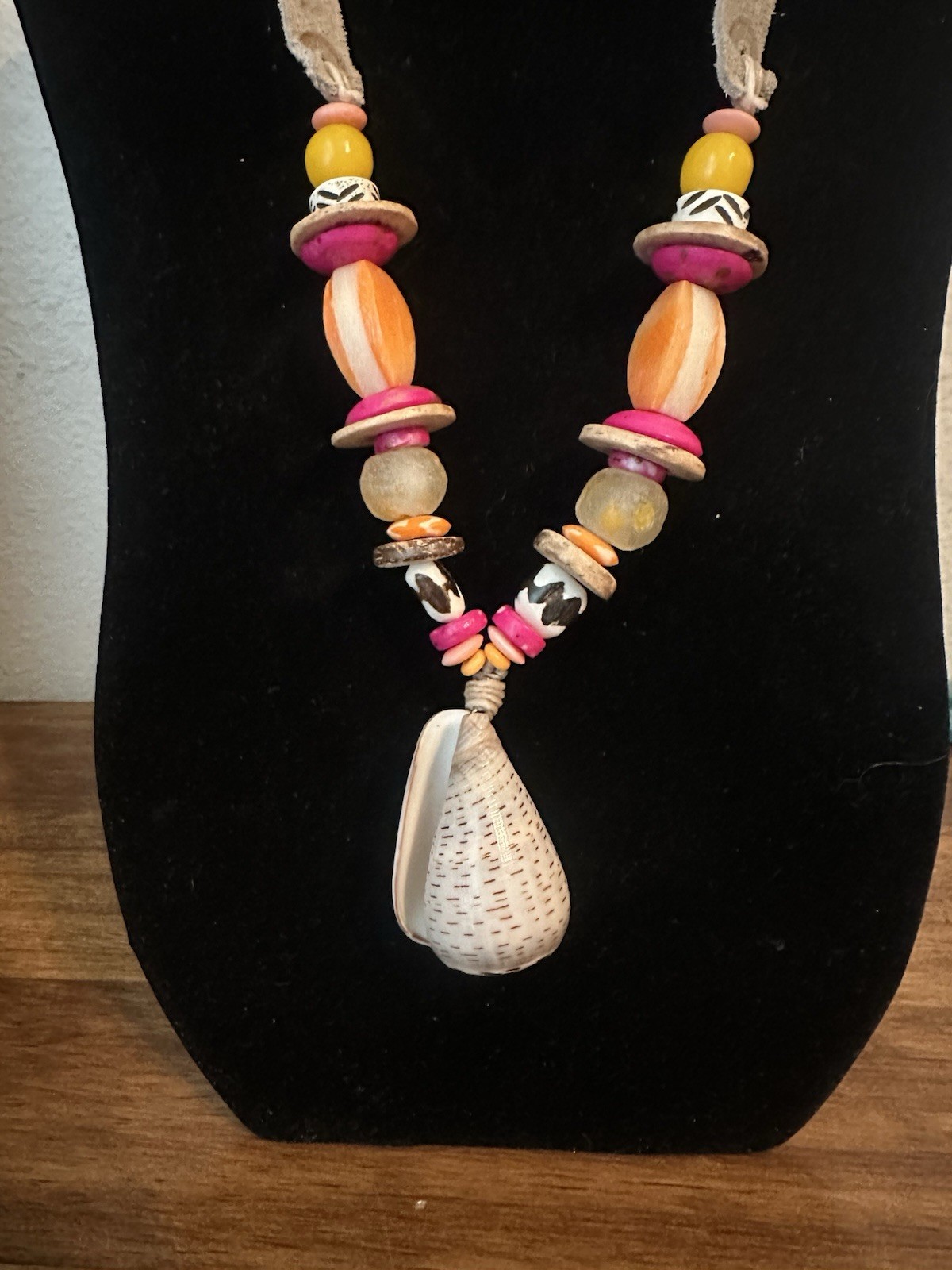 TWINE & TWIG Signed Leather Suede & Bead & Shell Pendant Necklace