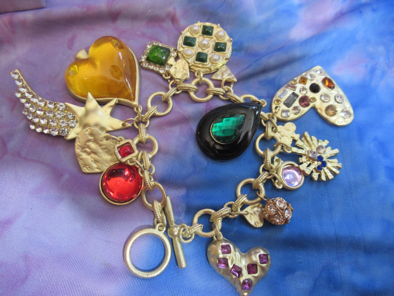 FAUX GRIPOIX STYLE RESIN ACRYLIC COLORFUL MULTI CHARM MATTE GOLD BRACELET NEW