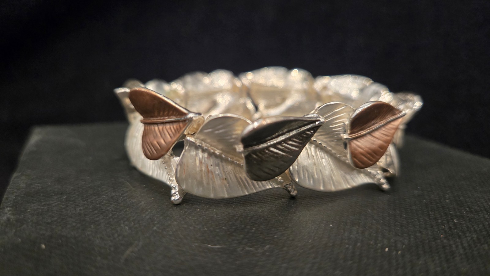 Copper and Silver tone detailed leaf, Stretchable, good condition