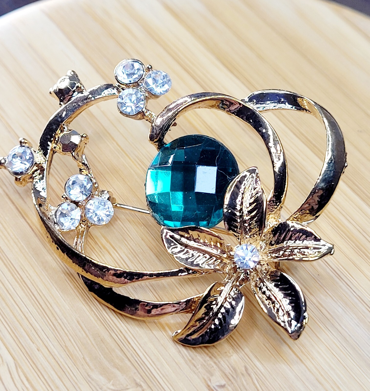 Vintage Flower Green Brooch Bow Handmade, Gift bag Included, BRAND NEW