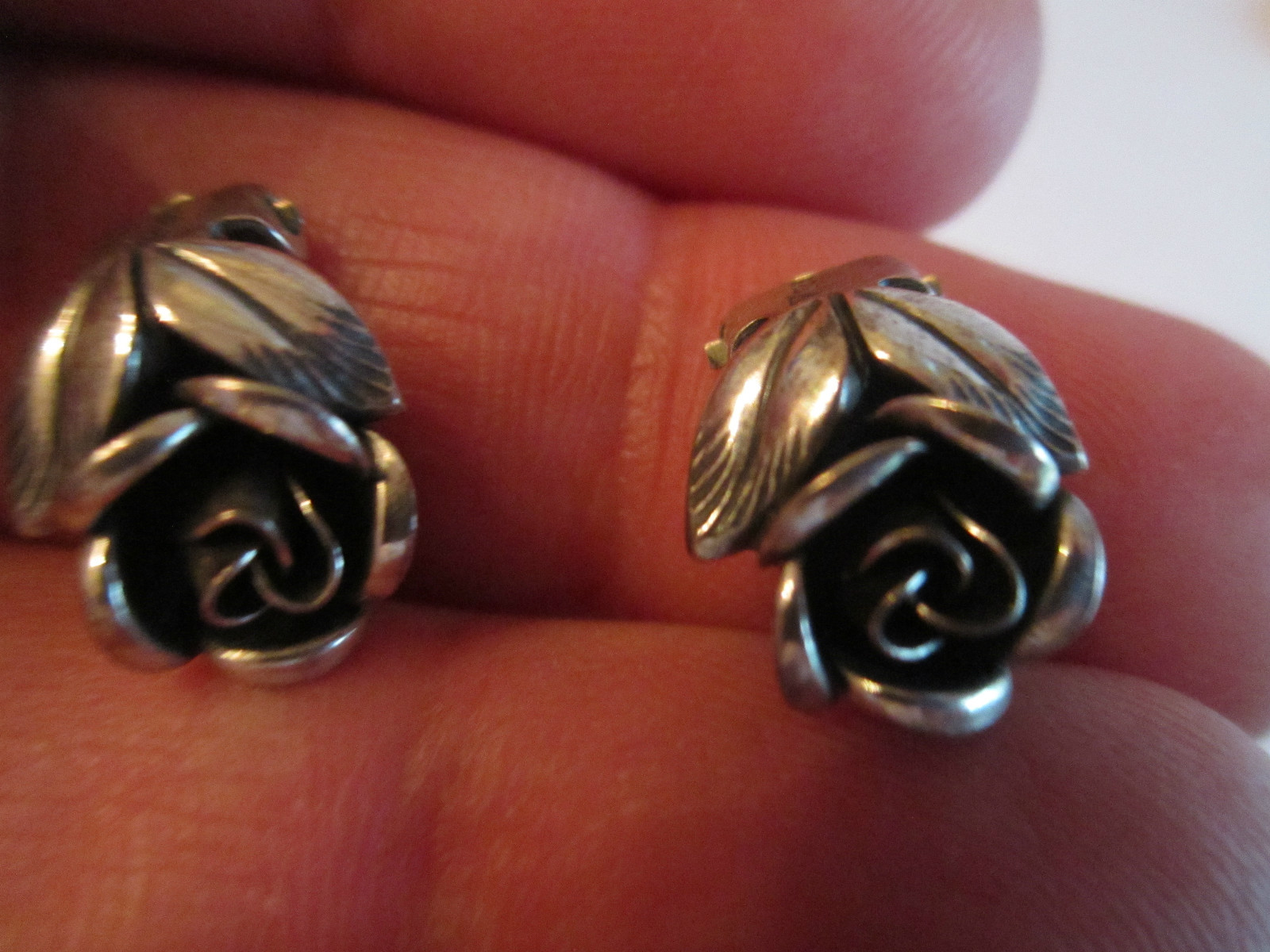 4 VTG EARRING SETS – SILVER PLATED – CYMBALS, CHAIN LINK, FLOWER & OTHER – BBA-3