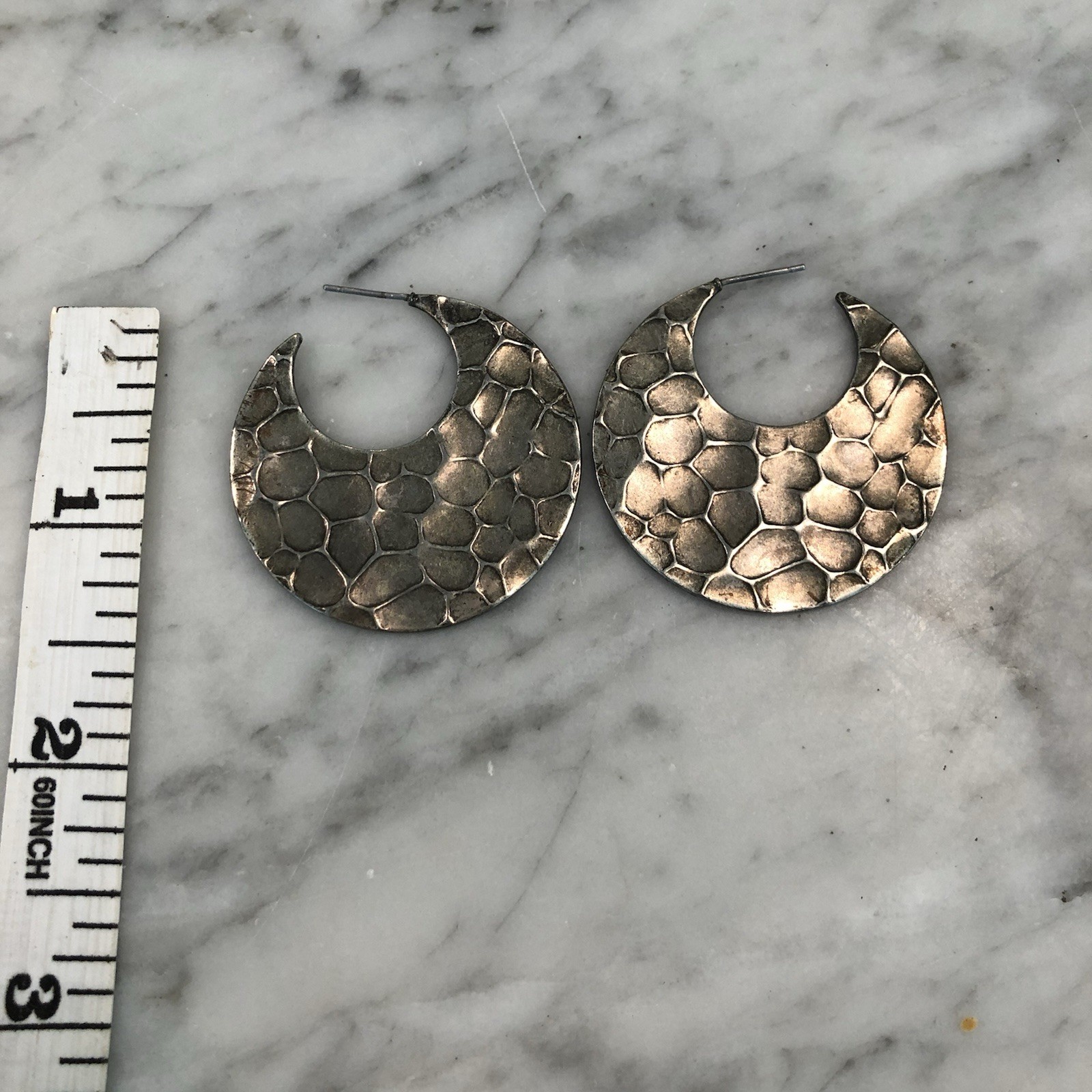 Textured Hammered Silver Tone Round Hoop Earrings Latch Back 1.5 in