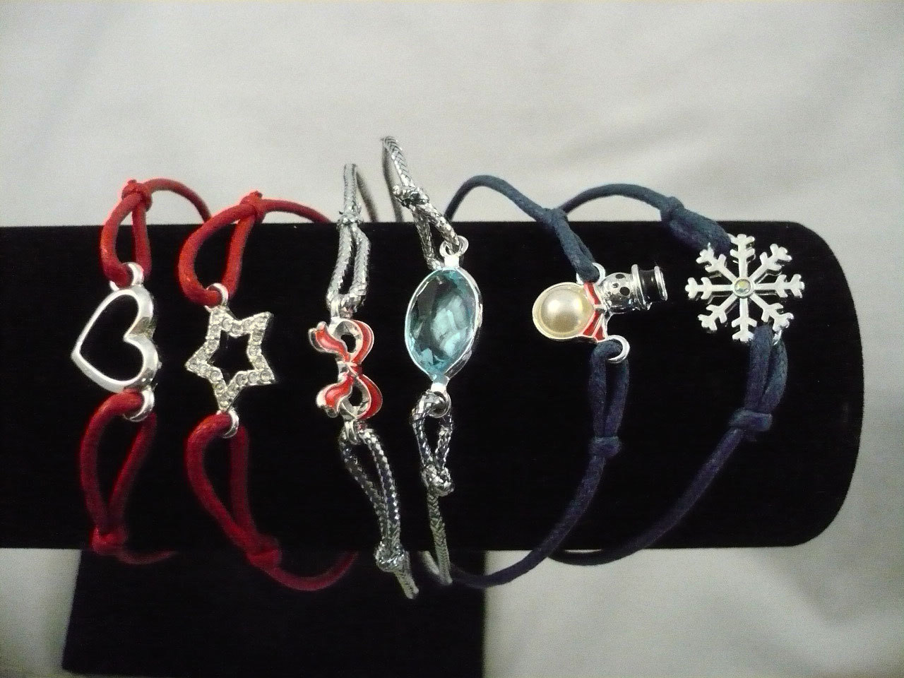 NEW Avon Winter theme bracelet sets red & blue 6 in all snowflake,star,snowman
