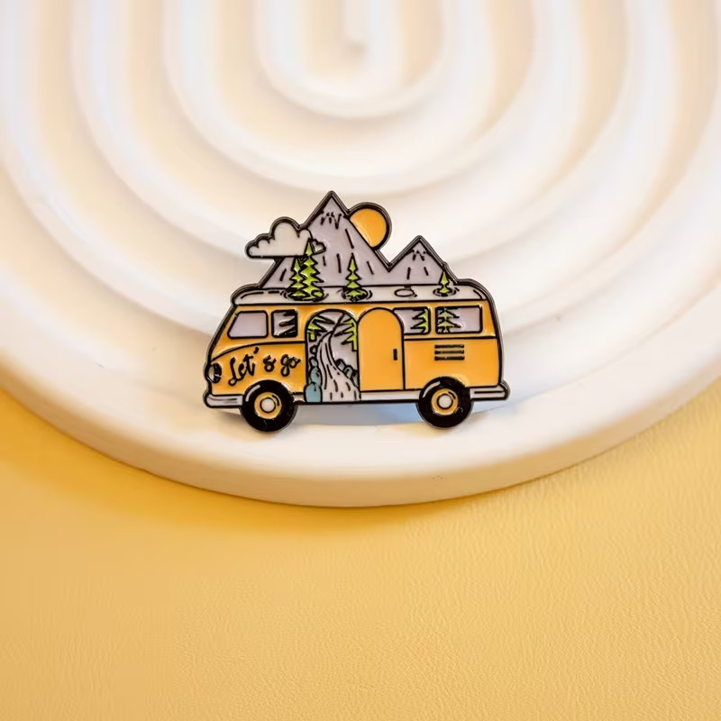 Cartoon Bus Enamel Pin, Casual Style Zinc Alloy Brooch for Apparel And Bags
