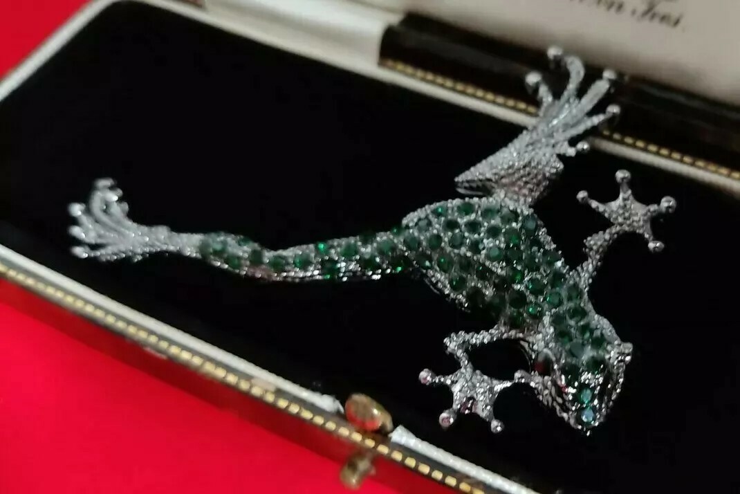Frog Brooch Shawl Pin Pendant Vintage Style Green Crystal Jewellery