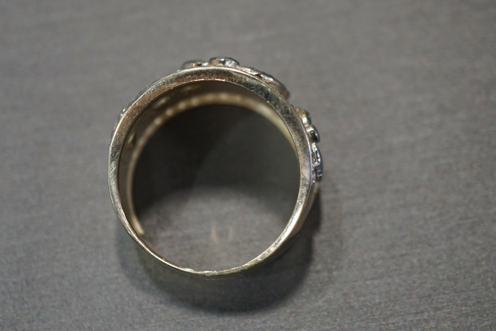 10K Solid Yellow Gold Two Tone Beautiful 13MM Wide Elephant CZ Ring. Size 7