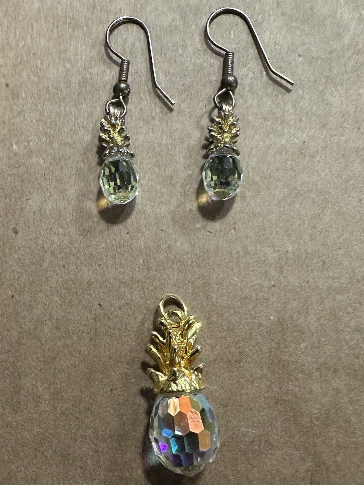 Gold Tone Pineapple Faceted Iridescent Crystal Drop Pendant And Earrings