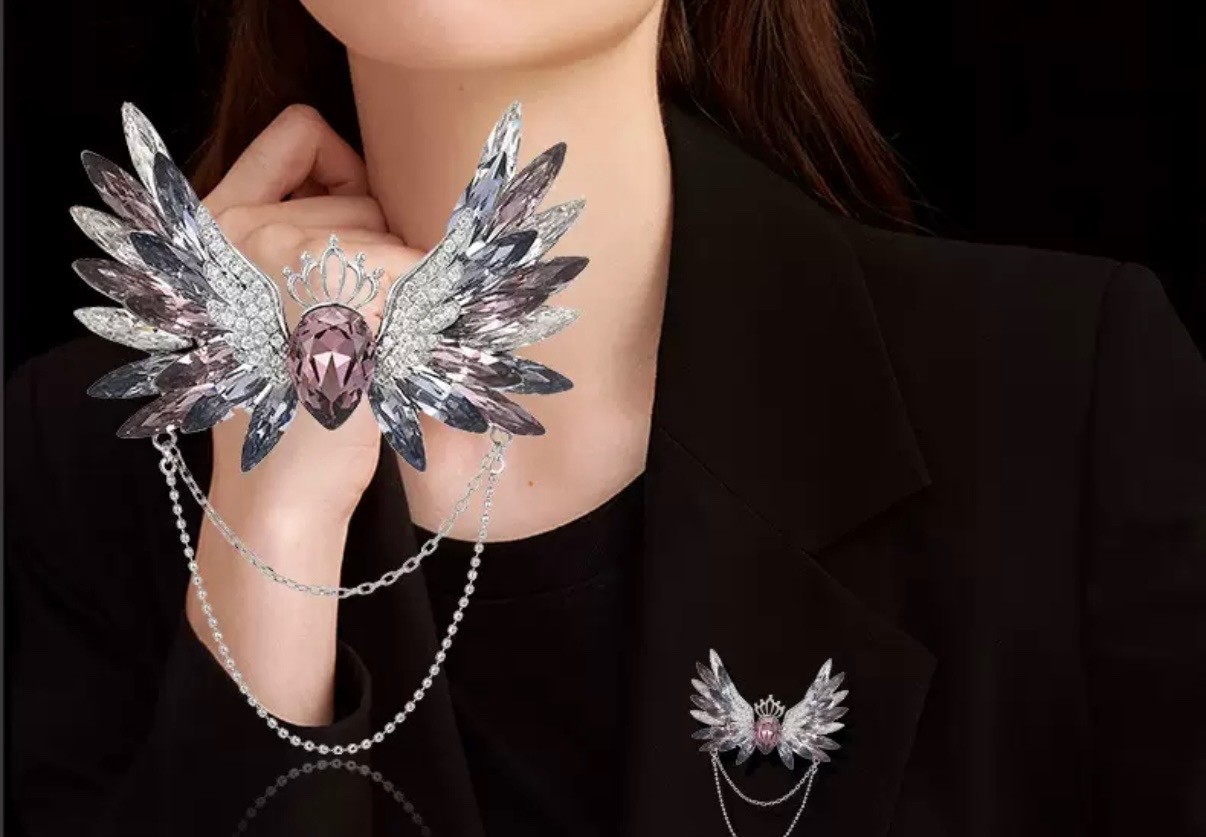Vintage Winged Queen Brooch Crystal Angel Wing Pin with Chain Elegant Gift Jewel