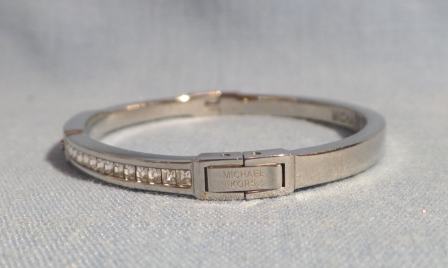 Michael Kors 9 Silver Hinge Bangle Bracelet Crystals Snap Lock