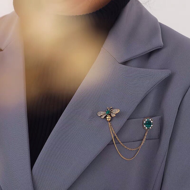 Vintage Delicate Bee Chain Brooch Women’s Fashion Brooch Pin Gift