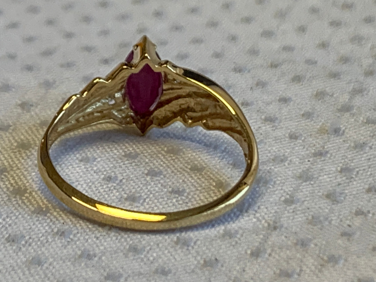 10K Yellow Gold Ring 1.62g Fine Jewelry Size 7 Band Ruby & Clear Color *READ*
