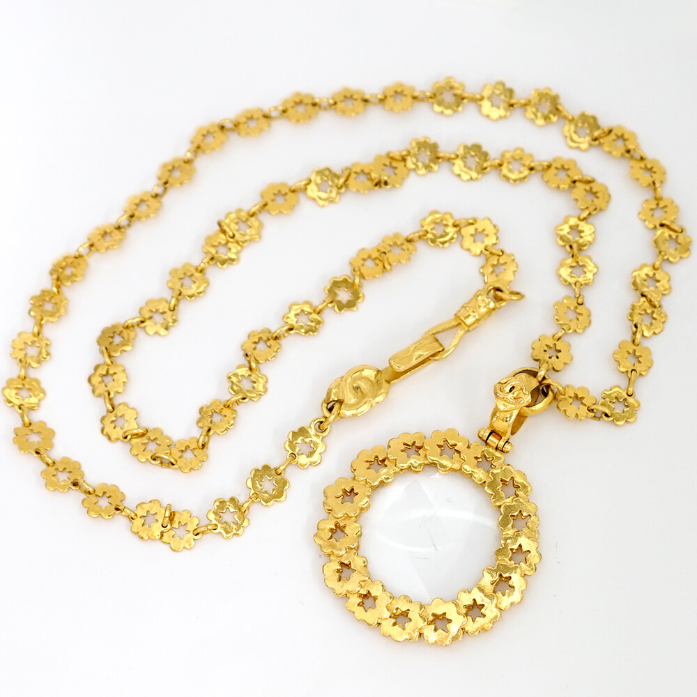 CHANEL CC Logo Flower Loupe Necklace 33″ Gold Tone 96P Auth w/Box #7545