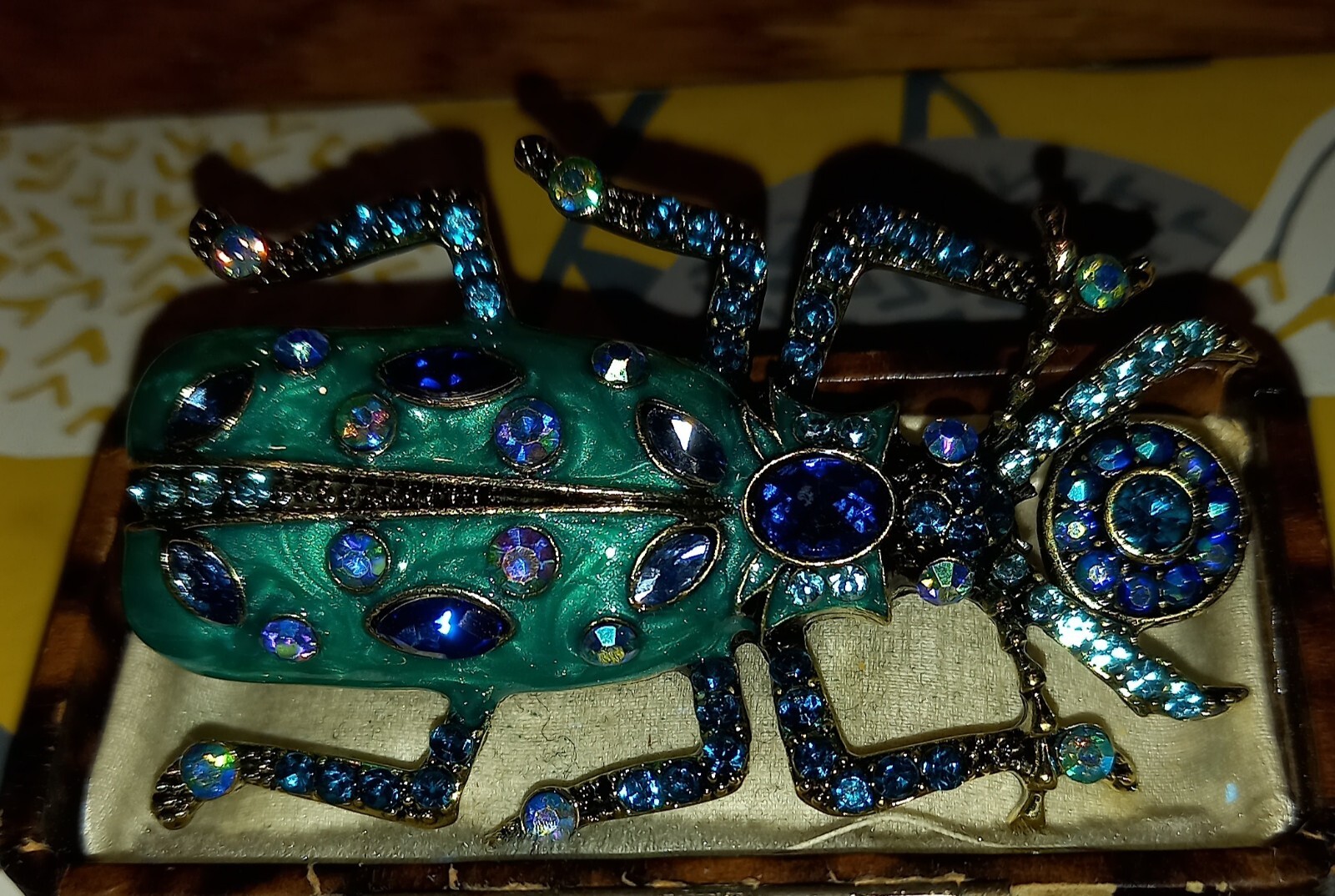 VINTAGE STYLE GOLDTONE TEAL COLOURED ABSTRACT INSECT BROOCH